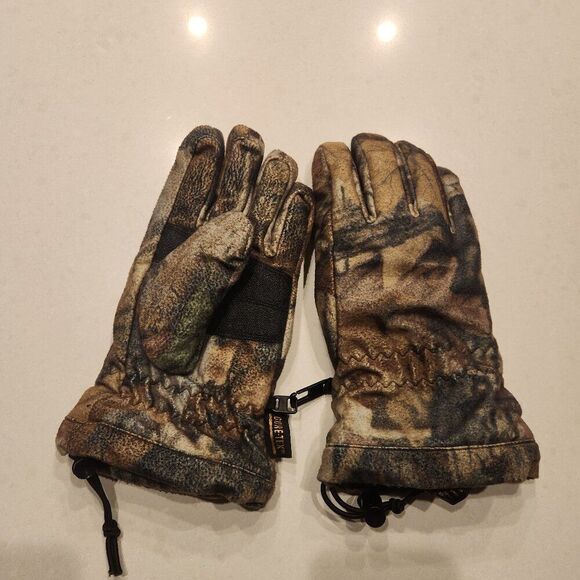 Camouflage Goretex 100 gram thinsulate gloves. Size M